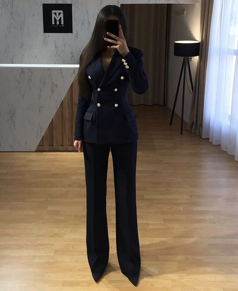 Graduation Outfits For Women, Lawyer Fashion, Lawyer Outfit, Fancy Suit, Elegant Outfit Classy, Professional Outfits Women, Business Outfits Women, Stylish Work Attire, 22nd Birthday