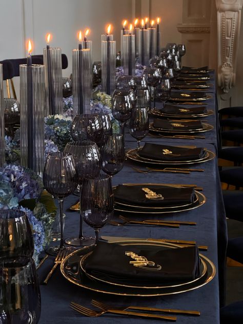 How to decorate your table in blue shades. Luxury table settings. Luxury birthday decorations Blue And Silver Mens Birthday Party, Men Birthday Party Ideas Decoration Blue And Black, Navy Blue Party Decorations For Men, Black And Blue Table Decor, Table Decor For Mens Birthday, Elegant Men Birthday Decor, 30th Birthday Table Setting Ideas, Mens Birthday Tablescape, 21 Birthday Men Party Ideas