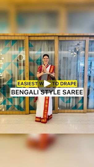 White And Red Saree Blouse Designs, Bengali Red And White Saree Look Simple, Bengali Blouse Designs Latest, How To Wear Bengali Saree, Bangoli Saree Traditional Look, Bangali Saree Style Saris, Bandhej Blouse Designs Latest, Bengali Saree Traditional, Bengali Outfit