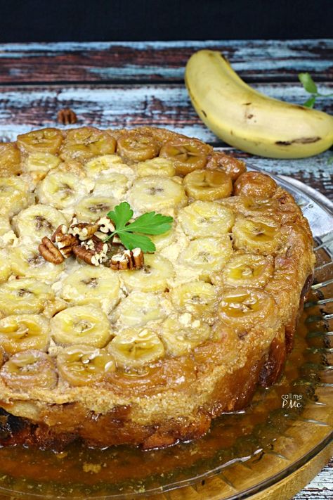 Bananas Foster Bread Pudding Recipe is a combination of 2 famous New Orleans dessert recipes. It's rich, buttery, and moist. Banana Foster Bread, Bananas Foster Bread Pudding Recipe, Breadpudding Dessert, Bananas Foster Bread, Bananas Recipe, Best Bread Pudding Recipe, Banana Foster, Banana Rum, Simple Bread