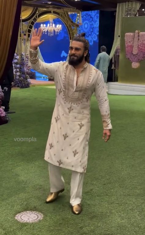 Short Kurta With Pants For Men, Celebrity Kurta Style Men, Shahid Kapoor Kurta Style, Trending Tuxedos For Men, Ranveer Singh Kurta, Mens Wedding Attire Indian, Ranbir Kapoor Kurta, Lakhnavi Kurta Design For Men, Trending Kurta For Men