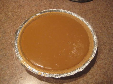 Copycat Ocharleys Caramel Pie, Old Fashioned Caramel Pie, Ocharleys Caramel Pie Recipes, Carmel Pie Recipes Easy, Carmel Pie Easy, Carmel Pies, Carmel Pie Recipes, Old Fashioned Caramel Pie Recipe, Carmel Pie