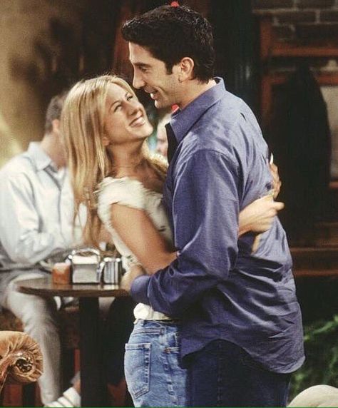 Roschel Friends 1994, Film Netflix, Ross And Rachel, Jenifer Aniston, Friends Cast, Ross Geller, Friends Tv Series, Phoebe Buffay, Friends Moments