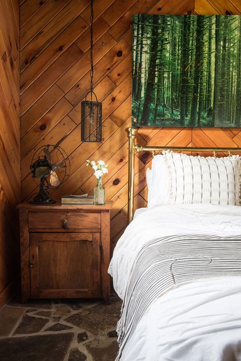 Another curse of orange knotty pine walls Rustic Cottage Bedroom, Cottage Bedroom Ideas, Knotty Pine Walls, Small Guest Rooms, Building A Cabin, Luxe Bedroom, The Stables, Wood Walls, Rustic Bedroom Decor