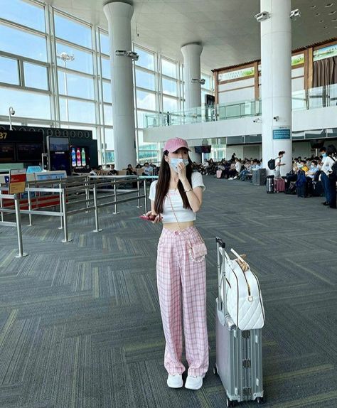 Asian Airport Fashion, Airport Fits Summer, Airport Outfits Aesthetic, Airport Fashion Summer, Outfit Bandara, Airport Outfit Korean, Ootd Airport, Airport Ootd, Korean Airport