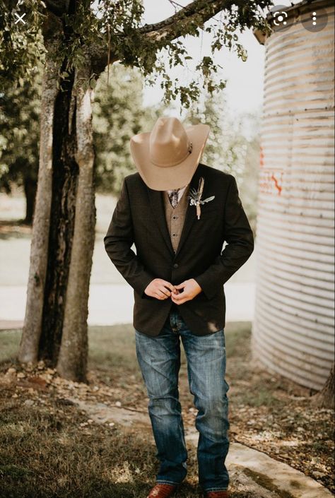 Groom Outfit Country, Western Wedding For Groom, Country Wedding Grooms, Wedding Outfit Men Cowboy, Rustic Groom Attire Jeans, Western Wedding Cowboy Hat, Western Wedding Looks For Men, Mens Blazer Wedding Outfit, Texas Tuxedo Men Wedding