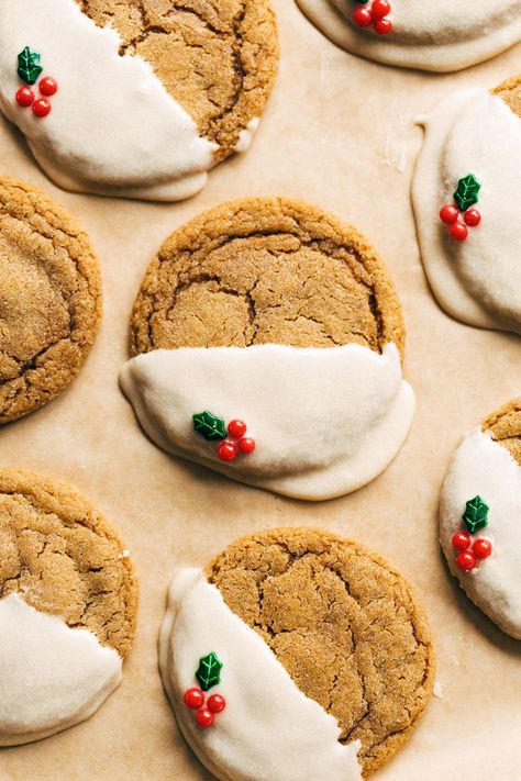 Soft Gingerbread Cookies with Maple Glaze Recipe - Pinch of Yum Pretty Cookies Aesthetic, Santa Kitchen Sink Cookies, Best Soft Christmas Sugar Cookies, Soft Gingerbread Cookies With Maple Glaze, Snickerdoodle Gingerbread Cookies, Small Gingerbread Cookies, Gingerbread Dipped Cookies, Pinch Of Yum Gingerbread Cookies, Bakery Style Ginger Molasses Cookies