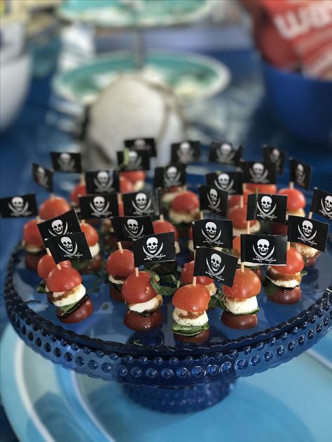 Pirate Party - tomato basil mozzarella Pirate Food Ideas For Adults, Pirate Punch, Pirate Party Food, Pirate Food, Tomato Mozzarella Basil, Basil Mozzarella, Pirate Theme Party, Gala Dinner, Pirate Theme