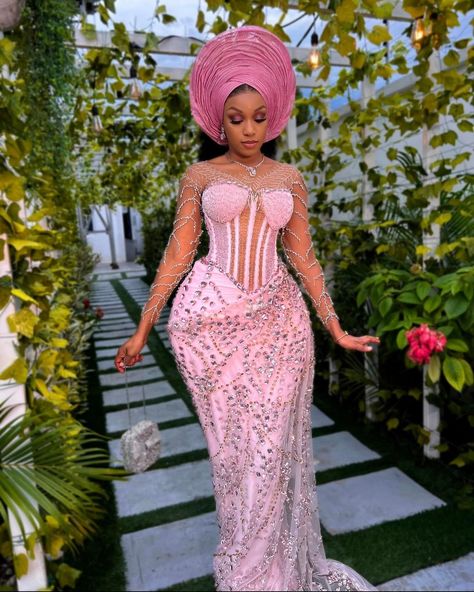 Yoruba Fashion, Nigerian Traditional Dresses, Lace Styles For Wedding, Nigerian Wedding Dresses Traditional, Aso Ebi Dresses, Nigerian Wedding Dress, Aso Ebi Lace Styles, Igbo Bride, Nigerian Lace Styles Dress