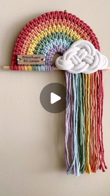 Craft Ideas For Your Room, Rainbow Macrame Tutorial, Summer Macrame Ideas, Macrame Rainbow Diy Tutorial, Macrame Crafts To Sell, Macrame Design Pattern, Baby Macrame Ideas, Macrame Unicorn, Macrame Rainbow Diy