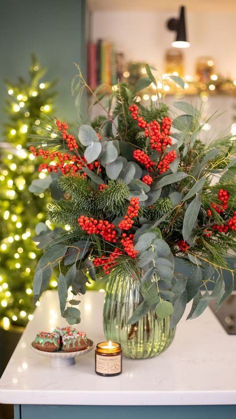 Ilex Berries Arrangement, Christmas Faux Flower Arrangements, Christmas Vase Arrangements Simple, Christmas Foliage Arrangements, Christmas Bouquet Centerpiece, Dried Flower Christmas Arrangements, Simple Christmas Flower Arrangements, Easy Christmas Floral Arrangements, Christmas Fake Flower Arrangements