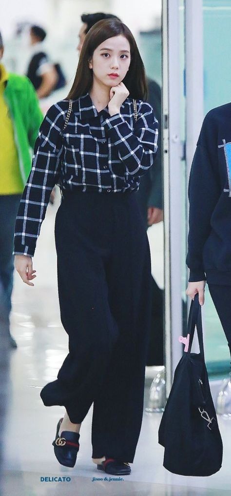 Blackpink Fashion Casual, Korean Airport, Jisoo Pics, Korean Airport Fashion, Fashion Casual Outfits, Outfit Korean Style, Casual Day Outfits, Airport Fashion, Causual Outfits