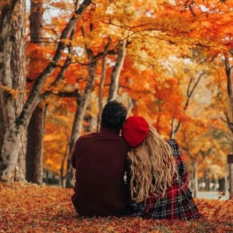 November Photoshoot Ideas, Shooting Photo Couple, Winter Couple Pictures, Fall Couple Pictures, Fall Couple Photos, Pumpkin Patch Pictures, Shooting Couple, Fall Couple, Winter Couple