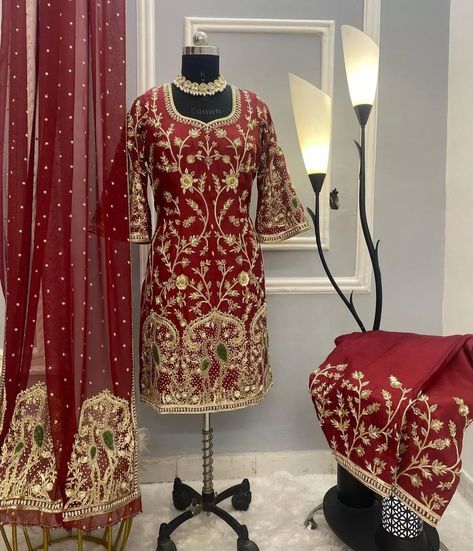 Bridal Wedding Suit, Leg Of Mutton Sleeve Pattern, Kashmiri Pheran, Punjabi Wedding Suit, Bridal Suits Punjabi, Fancy Suits, Ap Dhillon, Designer Suits For Wedding, Punjabi Dress Design