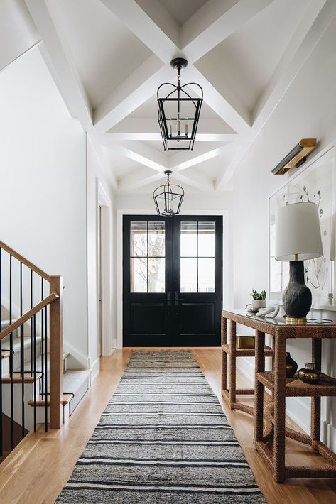 House Tour: An elegant home in Illinois with drool worthy interiors Transitional Entryway, Kate Marker Interiors, Painted Kitchen Cabinets Colors, Farmhouse Entryway, Farmhouse Chic, Elegant Homes, Cozy Living Rooms, Bars For Home, Entryway Decor