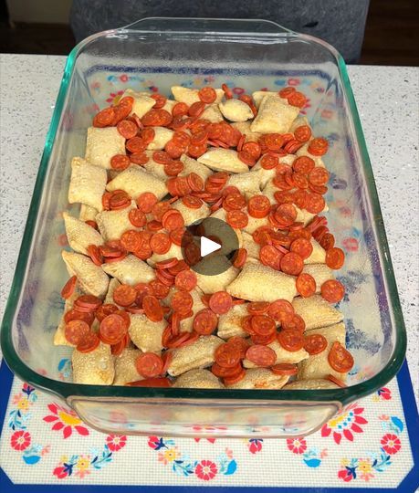 Pizza Roll Casserole Totinos, Pizza Roll Casserole, Different Meats, Totinos Pizza Rolls, Pizza Nachos, Pizza Roll Recipe, Dump Meals, Hot Dishes, Pizza Rolls