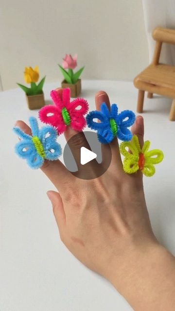 Butterfly Popsicle Stick Craft, Spring Art Projects Preschool, Spring Diy For Kids, Pipe Cleaner Butterfly Rings, Spring Art Ideas For Toddlers, Easy Spring Activities For Preschool, Diy Craft Sticks Ideas, Diy Spring Crafts For Kids, Butterfly Art For Preschoolers