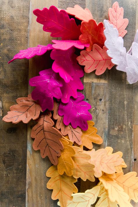 Leaf Garland Diy, Fall Garland Diy, Felt Leaf Garland, Diy Leaf Garland, Diy Fall Garland, Flower Garland Diy, Pumpkin Wreath Diy, Fall Paper Crafts, Felt Flower Garland