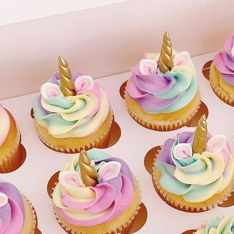 Deni on Instagram: "Unicorn babes 🥹🦄 . . . . . . #cupcakes #unicorncupcakes #unicorncake#unicorntheme #unicornparty #kidscakes #swissmeringuebuttercream #cupcakes#goldcoastcakes" Unicorn Inspired Cupcakes, Unicorn Desserts Easy, Unicorn Mini Cupcakes, Pink Unicorn Cupcakes, Cute Cupcakes For Kids, Unicorn Cupcakes Ideas, Kids Cupcake Decorating, Easy Unicorn Cupcakes, Unicorn Birthday Cupcakes