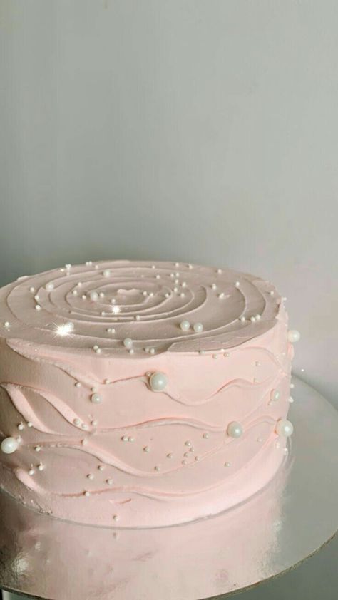 Birthday Cake Inspo Pink, That Girl Since Cake, Aesthetic Simple Cake, Cute Cakes For Birthday, Banto Cake Design, Simple Birthday Cake Designs For Women, Minimal Cake Ideas, Seventeenth Birthday Cake, Simple Cute Cake Designs