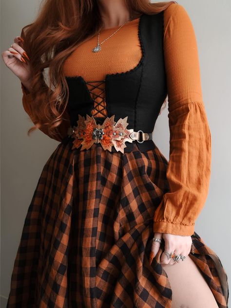 Witch way to the pumpkin patch? 🎃🍁🥧 spookyseason Fall Witch Ren Faire, Six Of Crows Outfit Ideas, Classy Witch Outfit, Gothic Pumpkin Patch Outfit, Autumn Outfits Halloween, Orange Witch Outfit, Kitchen Witch Outfit, Drindle Skirt Outfit, Pumpkin Patch Outfit Alternative