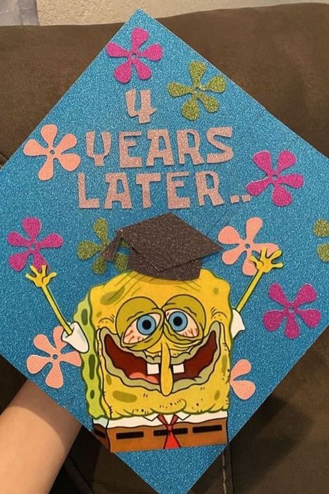 These are the BEST 2023 graduation cap ideas ever! I’m graduating this year and I can’t wait one of these diy graduation caps. Graduation Cap Ideas 2023, Graduation Cap Ideas Funny, Graduation Cap Ideas High School, Funny Graduation Cap Decoration, Graduation Cap Designs Aesthetic, Graduation Cap Designs High School, Funny Grad Cap Ideas, High School Graduation Cap Designs, Graduation Cap Designs College