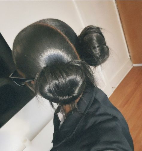 MBC 🎀 (@bitchimzb) on X Add Me On Snap, Two Buns Hairstyle, Sleek Ponytail Hairstyles, Instagram Add, Quick Natural Hair Styles, Quick Weave Hairstyles, Quick Braided Hairstyles, Peinados Recogidos, Curly Hair Styles Easy