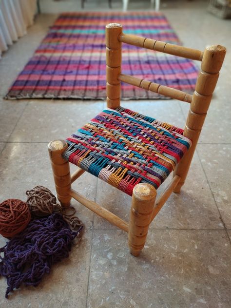 Handmade Chair Ideas, Macrame Chair, Furniture With Weaving, Weaving Outdoor Chairs Diy, Chair Weaving, Chair Weaving Diy, Weaving Chair, Weave Chair, Weaving A Chair Seat