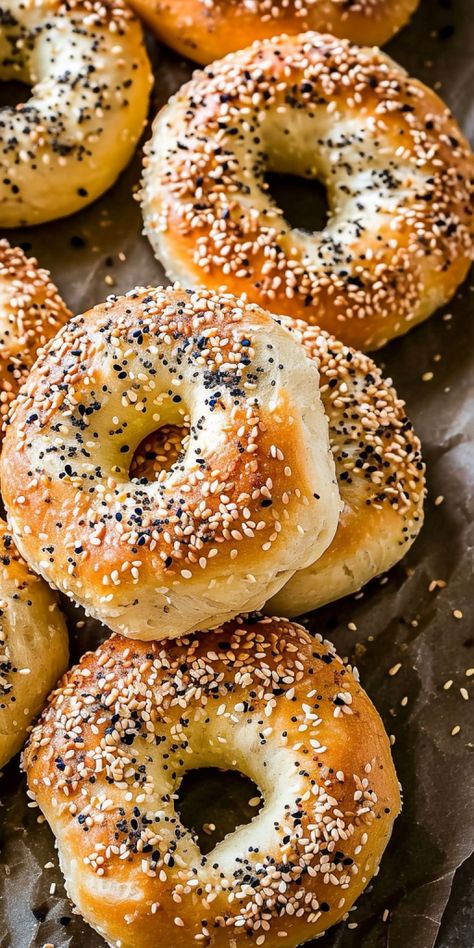 Homemade Everything Bagels [140 Minutes] - Chasety Onion Bagels Recipe Homemade, Homemade Everything Bagels, Plain Bagels Recipe Homemade, Best Bagel Recipe Homemade, Homemade Bagels Healthy, New York Bagels Recipe Homemade, Easy Bagels Recipe Homemade, Pretzel Bagel Recipe, Homemade Bagels Easy