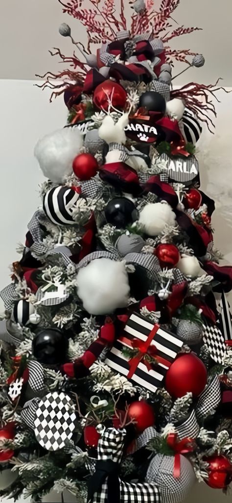 Black Red Silver Christmas Tree, Red Black White Christmas Tree, Black And Red Christmas, Red And Black Christmas, Red And Black Christmas Tree Ideas, Red White And Black Christmas Tree, Black Red And White Christmas Tree, Red And Black Christmas Tree, Red Black And White Christmas Tree