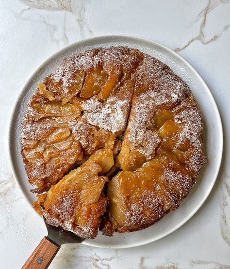 Brown Butter Upside Down Apple Cake with Sticky Honey Caramel Apple Butter Cake, Apples And Honey, Upside Down Apple Cake, Honey Dessert, Honey Caramel, Butter Salmon, Jewish New Year, Rosh Hashana, Upside Down Cake