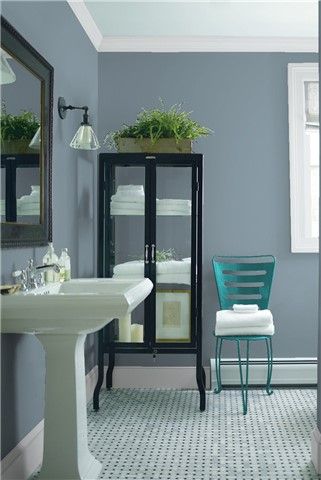 Look at the paint color combination I created with Benjamin Moore. Via @benjamin_moore. Wall: Chiswell Blue CW-660; Trim: Marilyn's Dress 2125-60; Chair: Teal Ocean 2049-30. Black Baseboards, Black Trim Interior, Best Bathroom Paint Colors, Bathroom Wall Colors, Best Bathroom Colors, Timeless Paint Colors, Vintage Decor Ideas, Benjamin Moore Gray, Color Combinations Paint