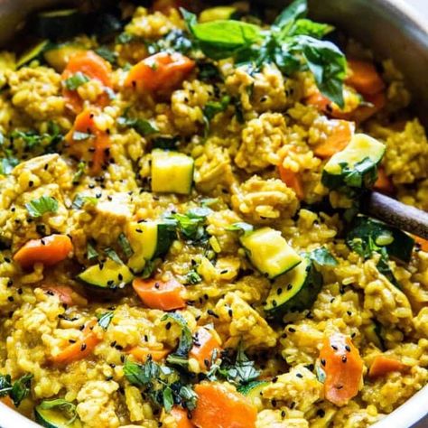 One-Skillet Ground Turkey Thai Curry with Rice - The Roasted Root Ground Turkey Curry, Turkey Skillet, Yellow Curry Recipe, Curry With Rice, Vegan Corn Chowder, Paleo Carrot Cake, Turkey Curry, Ground Turkey Recipes Healthy, Thanksgiving Leftover Recipes