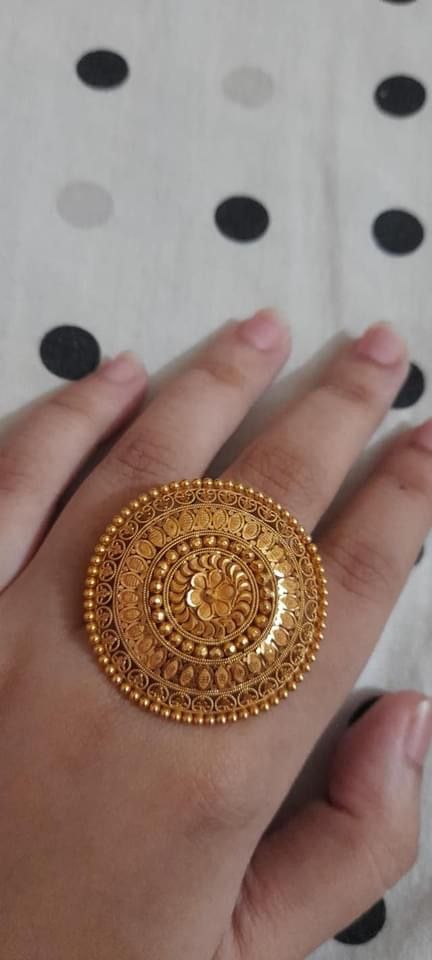 Big Gold Rings For Women Indian, Gold Big Ring Design For Women, Anguthi Design Gold, Tikli Jewelry Gold, Antique Gold Rings For Women, Bridal Rings Indian Gold, Big Rings Indian Gold, Gold Bangles Design Modern, Modern Mangalsutra Designs Gold