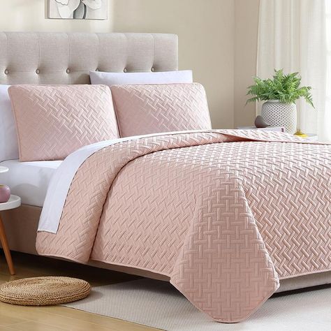 Bed Covers Ideas, Bed Design Modern With Storage, Double Bed Design Modern, Quilt Bedding Ideas, Bed Cover Ideas, Gold Mirror Decor, Decent Bed Design, Gold White Decor, Quilts Bedding