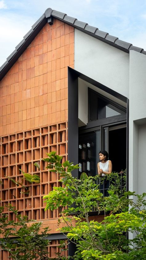 Gallery of The Ridge House / Enviarch Studio - 5 Brick Detailing, Modern Villa Exterior, Terrace House Design, Brick House Exterior, Villa Exterior Design, Brick Detail, Bungalow Exterior, Brick Exterior House, Rustic Home Design