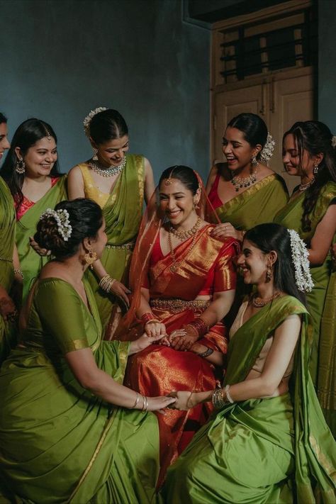 Indian Wedding Bridesmaids, Bridesmaid Indian, Indian Wedding Pictures, Bridesmaid Sarees, Bridesmaid Poses, Brides Sister, Bridesmaid Pictures, Bridesmaid Photoshoot, Sisters Photoshoot Poses