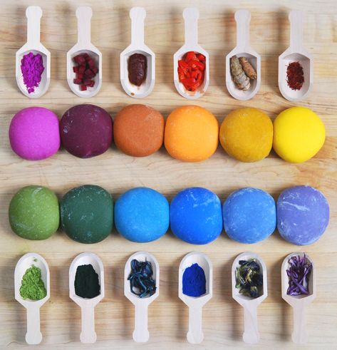 How to Naturally Colour Food Natural Food Dye, Pasta Art, Pasta Fatta In Casa, Natural Food Coloring, Purple Sweet Potatoes, Butterfly Pea Flower, Rainbow Food, Pasta Dough, Pea Flower