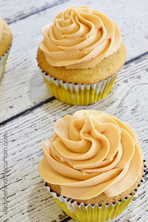 Cupcake Creme, Butterscotch Frosting, Butterbeer Cupcakes, Icing Recipes, Frosting Recipes Easy, Delicious Cupcakes, Cake Frosting Recipe, Carrot Cake Cupcakes, Icing Frosting