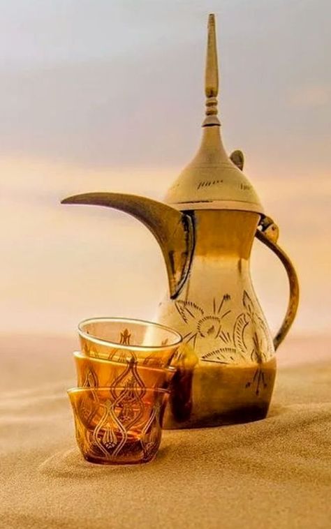 Macbook Wallpaper High Quality, Arabic Tea, Coffee Flask, Wallpaper High Quality, Arabic Coffee, Arabian Beauty, Cozy Coffee, Coffee Girl, Wow Video