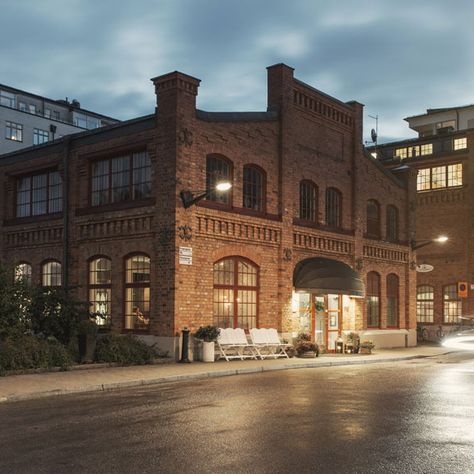 Lux Dag för Dag | Primusgatan 116, Stockholm Swedish Restaurant, Industrial Decay, Loft Exterior, Factory Exterior, Warehouse Loft, Public Space Design, Brick Architecture, English Factory, Modern Vintage Home