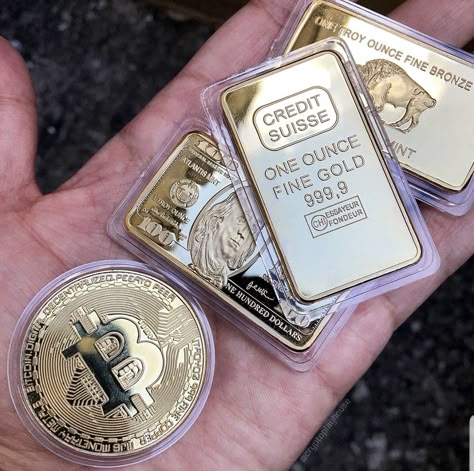 Bitcoin Hack, Gold Bullion Bars, Digital Coin, Crypto Money, Gold Investments, Gold Money, Gold And Silver Coins, Antique Jewelry Indian, Bitcoin Wallet