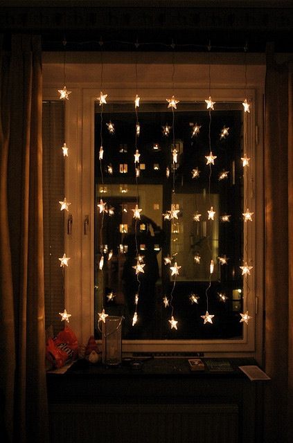 Garland lights in window Easy Elf On The Shelf, Easy Elf, Bedroom Teen, Gift Ideas Christmas, Teen Room Decor, Elf On The Shelf Ideas, Dreamy Room, House Room, Teen Room