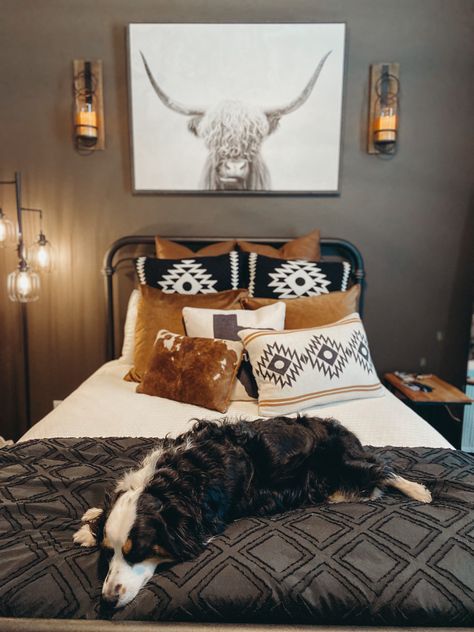 Bull Bedroom Decor, Antler Shed Decorating Ideas, Boho Western Bedroom Area Rugs, Rust And Black Bedroom Decor, Modern Aztec Bedroom, Western Industrial Bedroom, Aztec Boho Bedroom Ideas, Boho Over Bed Wall Decor, Western Bedroom Ideas Master Suite