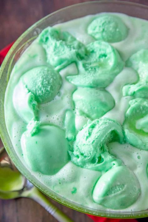 Lime Sherbert Punch Recipes, Green Sherbert Punch, Green Sherbet Punch, Green Colored Foods For Party, Christmas Sherbet Punch, Green Punch Recipe, Rainbow Sherbet Punch, Green Appetizers, Classic Punch Recipe