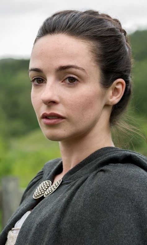 Outlander Tattoos, Outlander Show, Best Period Dramas, Laura Donnelly, Outlander Funny, Period Films, Outlander Costumes, Outlander Season 4, Outlander Characters