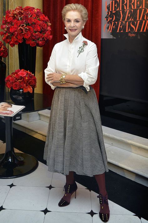 Carolina Herrera Celebrates 35 Years in Fashion with Pearls of Wisdom and a Celebrity-Studded Party Incredibles Shirt, Carolina Herera, Pearls Of Wisdom, Carolina Herrera Dresses, Over 60 Fashion, Advanced Style, Ageless Style, 60 Fashion, Fashion Over 50