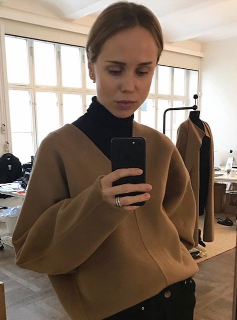 How to Wear a V-Neck Sweater Like a Swedish It Girl | Le Fashion | Bloglovin’ Sweater Over Turtleneck, Turtle Neck Outfit Layers, Turtle Neck Layering Outfit, Turtle Neck Outfit Women, Vneck Outfit, Turtleneck Outfit Layering, Camel Sweater Outfit, Black Turtleneck Outfit, Love Or Money