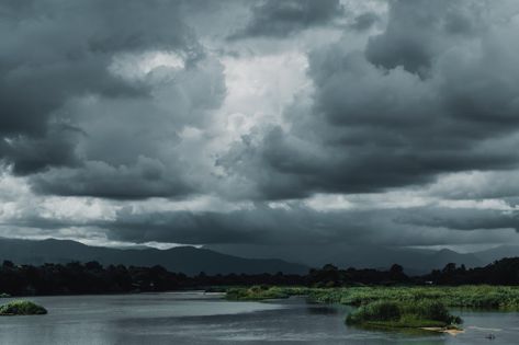 Dark sky storm cloudy river landscape vi... | Premium Photo #Freepik #photo #background #water #texture #light Cloudy Landscape Painting, Rainy Landscape Photography, Dark Cloudy Sky Aesthetic, Cloudy Painting, Dark Sky Background, Sky Landscape Photography, Sky Reference, Weather Background, Cloudy Sky Painting