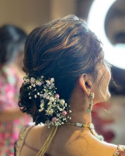 Instagram Shaadi Bun Hairstyles, Hairstyle For Function For Women, Bun With Hair Accessories, Indian Wedding Hairdo, Messy Bun For Wedding Indian, Indian Bridal Hair Buns With Flowers, Minimal Hairstyle Wedding, Bun With Flowers Hairstyle, Bun Haïr Style For Wedding